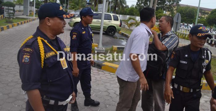Liputan Demo Buruh, Security Pelindo Dumai Halangi Wartawan