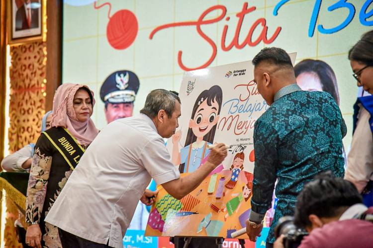 Gubernur Riau Buka Peluncuran Buku Sita Belajar Menjahit