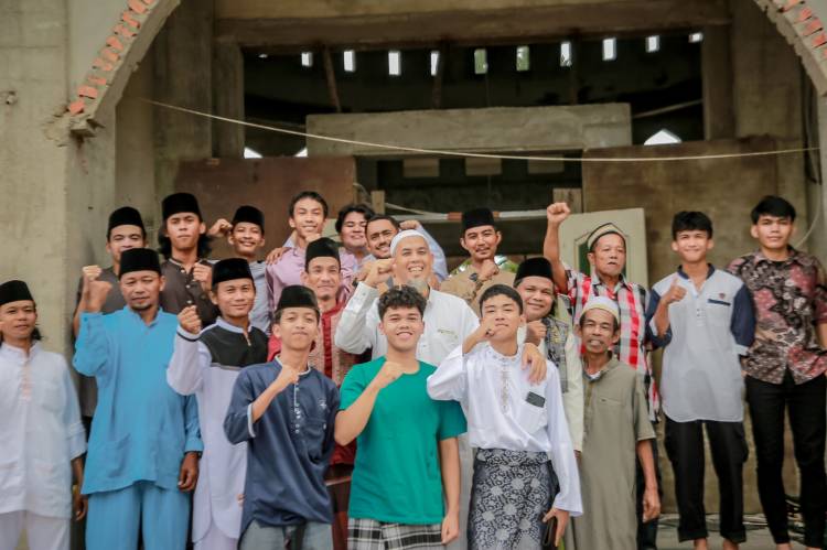 Walikota Dumai Serahkan Hibah Rp500 Juta Untuk Masjid di Kelurahan Mekar Sari
