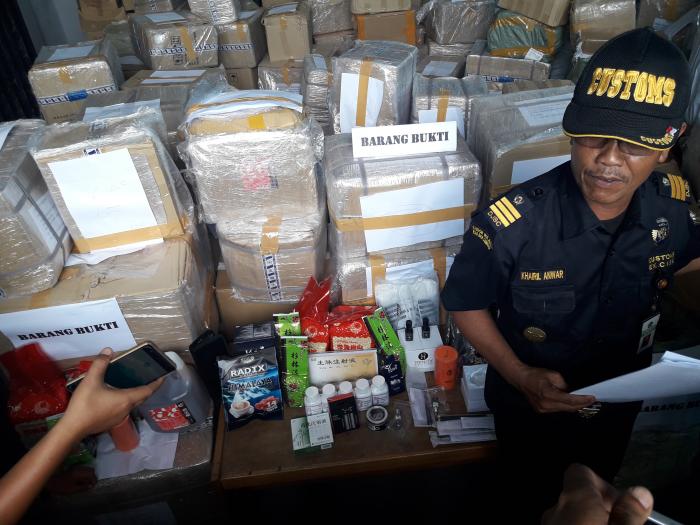 352 Karton Berisikan Aksesoris Hingga Kosmetik Tanpa Dokumen Diamankan BC Dumai
