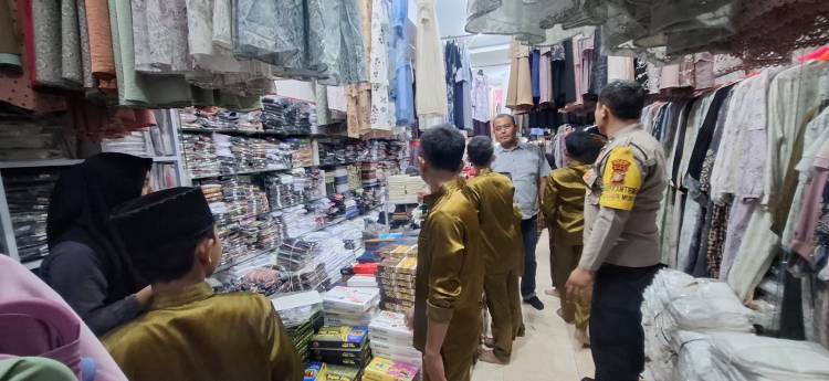 LPMK Jayamukti Dumai Timur Santuni Anak Yatim dan Ajak Belanja Baju Lebaran