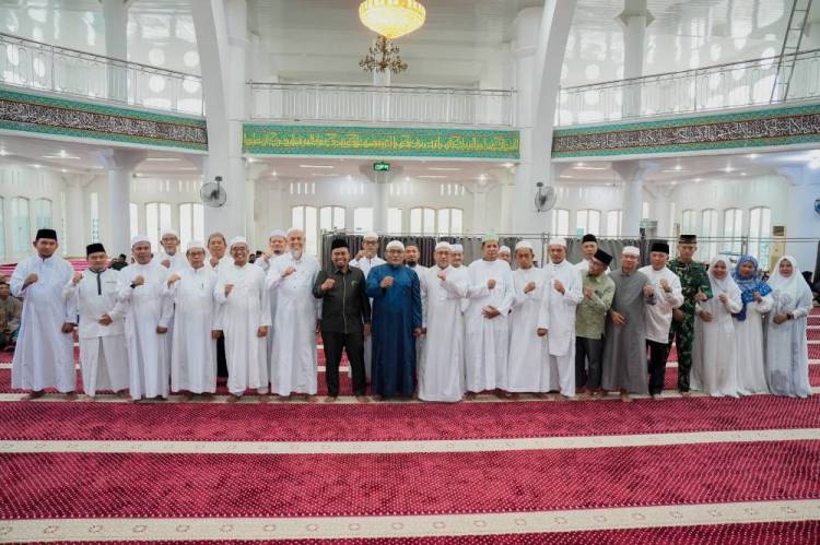 Wako Paisal Kukuhkan Pengurus Badan Pengelola Masjid Paripurna Al-Manan Kota Dumai