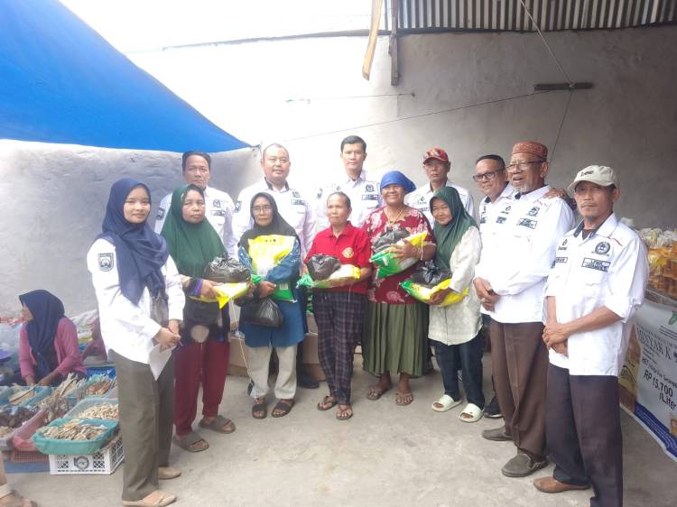 Jelang Lebaran, LPMK Jayamukti Dumai Timur Tebar Kepedulian ke Pedagang