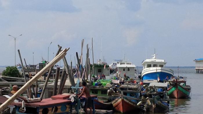 Nelayan Keluhkan Limbah Industri di Laut Dumai