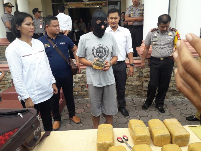 Polisi Dumai Gagalkan Penyeludukan Ganja 9 Kilogram Asal Aceh