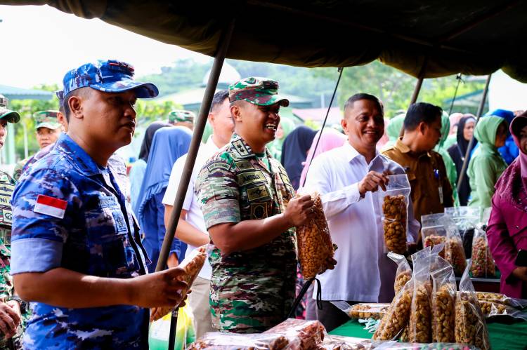 Tingkatkan Kesejahteraan Prajurit dan Masyarakat, TNI Menyelenggarakan Bazar Murah