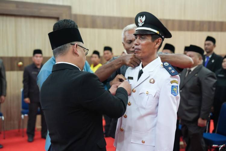 Sekda Lantik 12 Pejabat Administrator dan Pengawas Dilingkungan Pemko Dumai