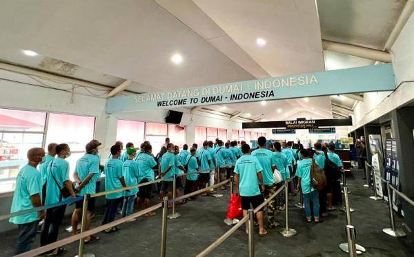 Deportasi Perdana Pascalebaran, 32 Pekerja Migran dari Malaysia Tiba di Pelabuhan Dumai
