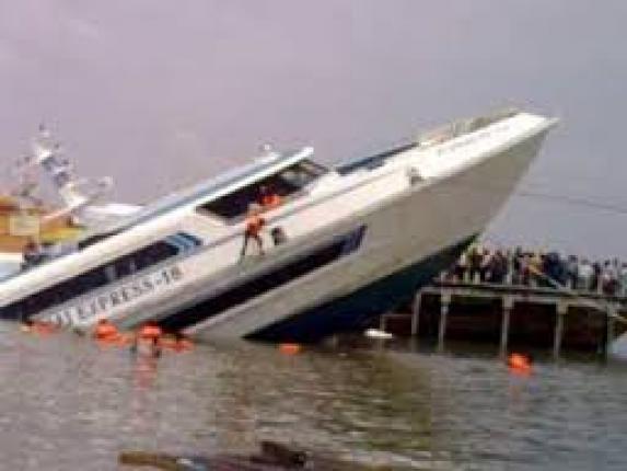 Ferry Dumai Ekpress 21 Nyaris Tenggelam di Karimun