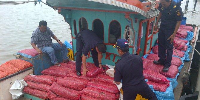 Kapal Pembawa 700 Karung Bawang Merah Tabrak Kapal BC Dumai 
