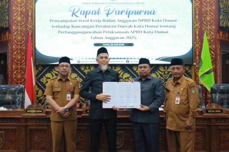 DPRD dan Pemko Dumai Sahkan Ranperda Pertanggungjawaban APBD 2025