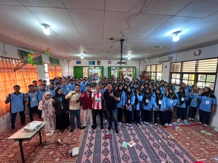 Cegah Hoaks dan Cyberbullying, Diskominfotiksan Dumai Edukasi Siswa Baru