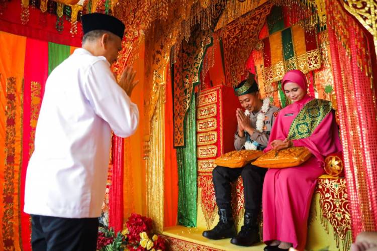Walikota Dumai Hadiri Tepuk Tepung Tawar Kapolres Baru