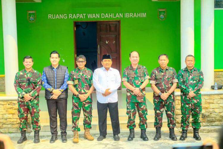 Tim Karhutla Mabes TNI Pamit dari Dumai, Wawako Sugiyarto Sampaikan Apresiasi