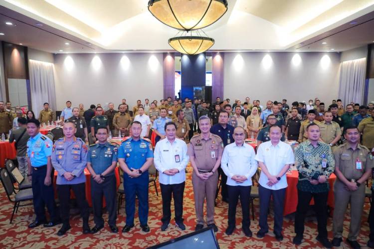 Wako Dumai Paisal Hadiri Rapat Pembinaan Forkopimda di Pekanbaru
