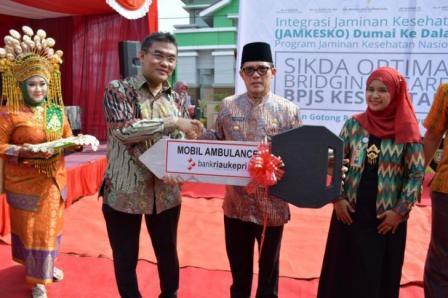 Pemko Dumai Terima Bantuan Ambulance Bank Riau Kepri