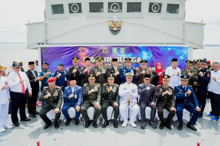 Pangdam XIX/Tuanku Tambusai Pimpin Upacara Tabur Bunga di Laut Dumai