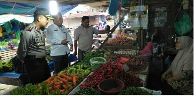 AKBP Restika Pimpin Sidak Harga Bahan Pokok Sejumlah Pasar di Dumai